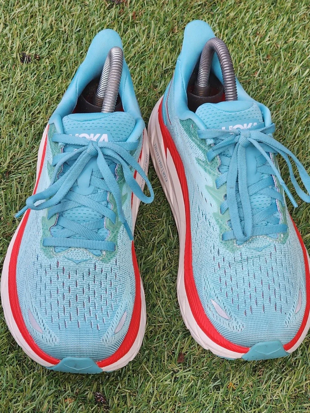 HOKA CLIFTON 8 - Womens Sneakers - SIZE 7B